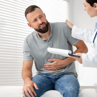 نشستن بیمار با دیسک کمر