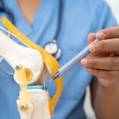 عوارض تزریق ژل به زانو